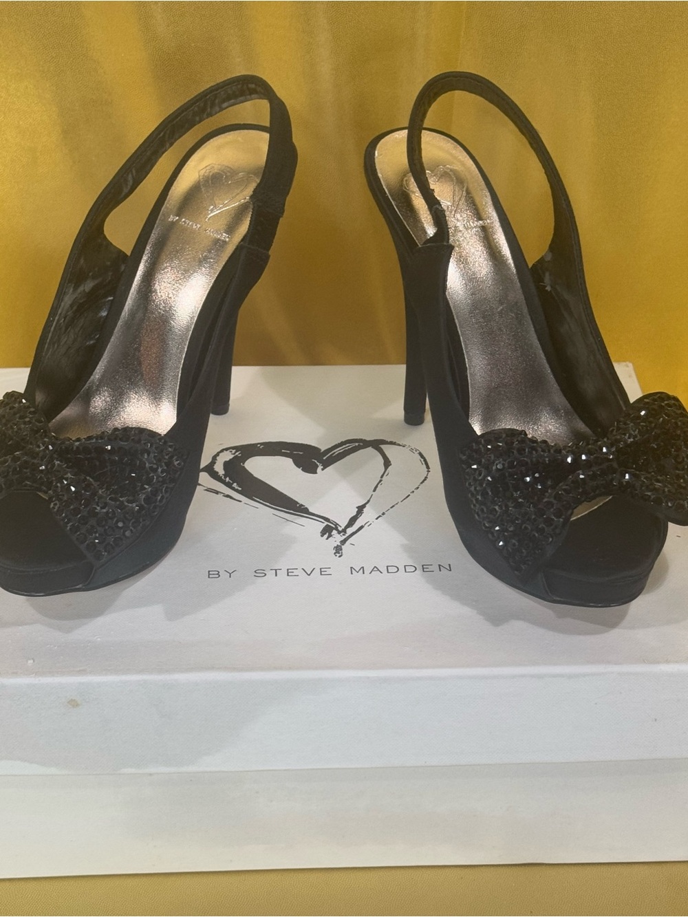 NIB Steve Madden MINNI Black Satin Sequin Bow Platform Slingback Heels Size 6.5